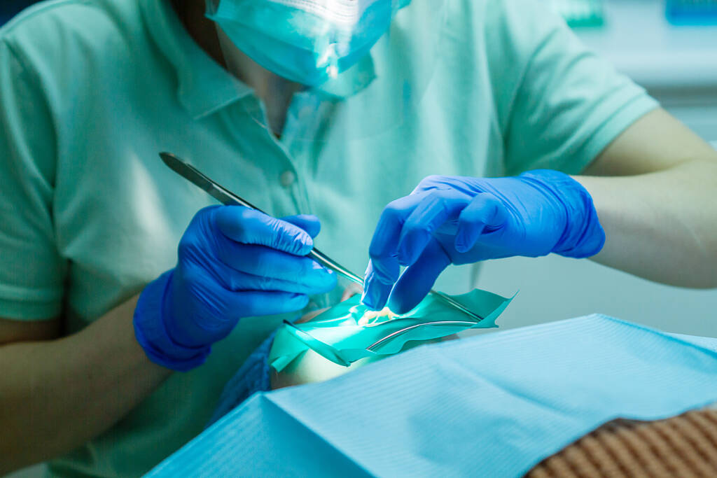 四川大學華西醫院實施亞洲首例喉移植：給喉癌患者換喉嚨