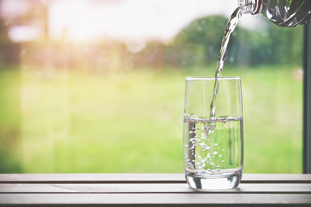 持續脫水可能引發心臟問題！4招讓身體喝飽水