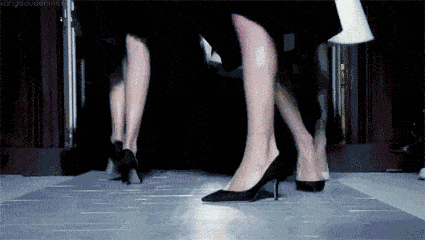 高跟鞋給女性帶來4種傷害，做好3個細節能“自救”