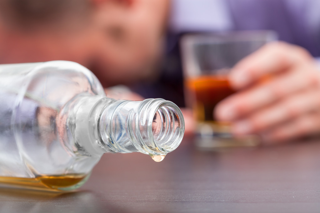 美专家呼吁：酒饮料包装要贴致癌警示
