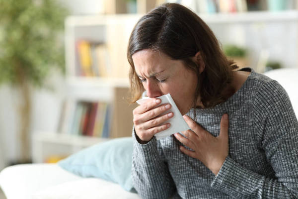 “阳”后一直咳嗽怎么办？一套“非药物疗法”解救久咳的你