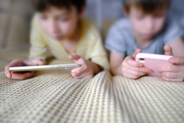 1/3青少年因手机成瘾影响学习！有三大表现就该当心了
